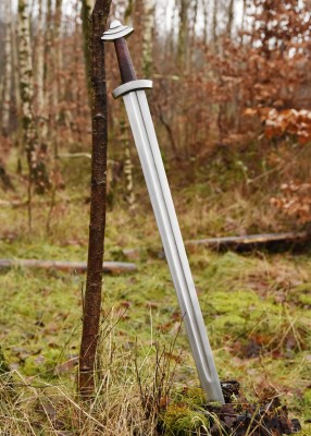 11th century blunt Viking sword with leather scabbard 11th‑century Viking sword with leather scabbard, practical blunt reenactment weapon.